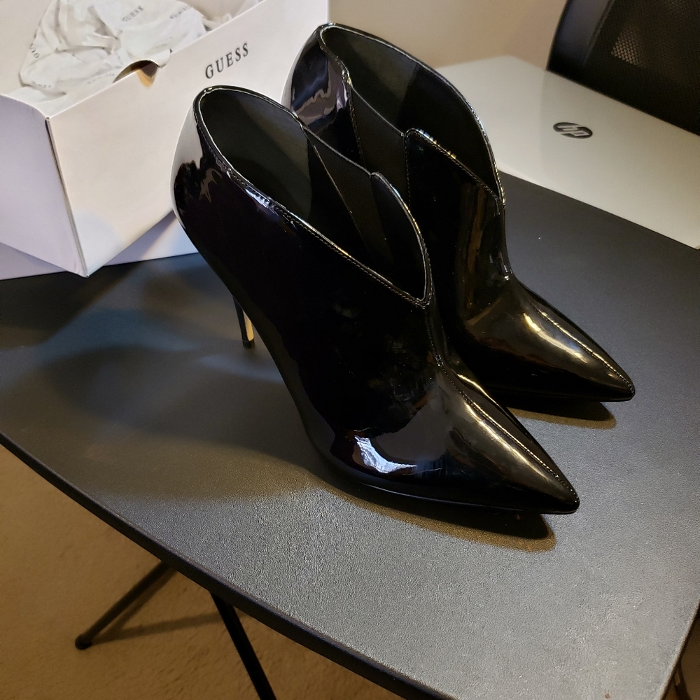 Black Pointed to patent Bootie